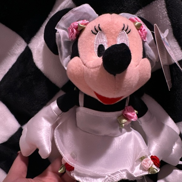 Minnie Wedding 9” retired Disney Merchandise - Picture 8 of 9